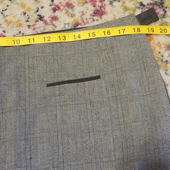 Grey fitted skirt - Picture 6 of 7